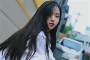 阿拉爱上海：Shanghai, as a developing country, is facing severe environmental challenges, including air pollution, water resource scarcity, land degradation, and climate change. To address these issues, Shanghai 